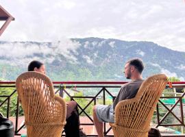 Joeys Hostel Manali，位于马拉里的酒店