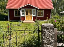 Swedish idyllic forest house，位于Alsterbro的酒店