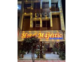 Hotel Majestic，位于钱德加尔的民宿