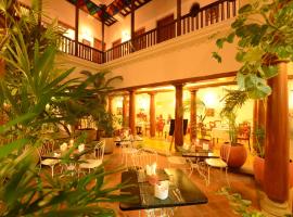 Maison Perumal Pondicherry - CGH Earth，位于蓬蒂切里Heritage Town的酒店