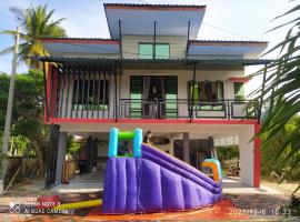 Village Homestay Kuala Besut near Perhentian Island Jetty，位于Kampong Baru的酒店