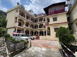 Gujrat Bhawan，位于Phata的酒店