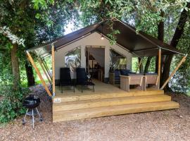 Istra Sunny Tent in Lanterna Premium Camping Resort 4*，位于波雷奇的豪华帐篷