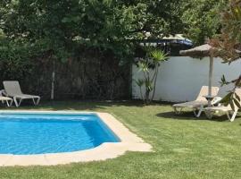 Charming Villa in Setenil de las Bodegas with Private Pool，位于塞特尼尔的酒店