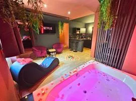 Suite Obsidian - Love Room au coeur d'Orange