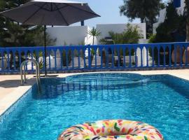 Meer Chillax Villas，位于Al Maqārisah的酒店