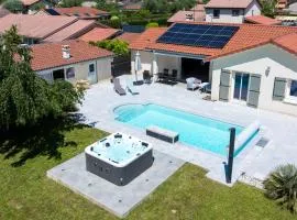 Villa avec Piscine, Jacuzzi et Sauna Privé dans les Dombes