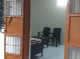 2 BHK ENTIRE ROW HOUSE Home stay in nashik，位于纳西克的酒店