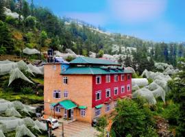 Varindavan Hotel & Restaurant，位于Kharāg的酒店