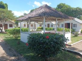 Hôtel-bungalows La Pirogue，位于桑巴瓦的酒店