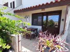 Mandoras cozy sea view apartment