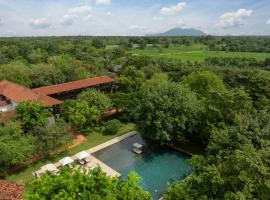 SigiriyaJungles Resort & Spa，位于锡吉里亚的酒店