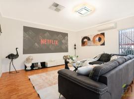 Quiet and Cozy house in Seaford Rise，位于Moana的酒店