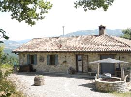 Holiday appartment Casa del Cervo，位于塞斯托拉的带停车场的酒店