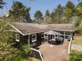 Odsherred Feriehus，位于Asn&aelig;s的带热水浴缸的酒店