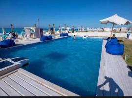 Alamein residence seaside with a beach access，位于阿莱曼的公寓