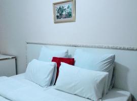 Coates Valley Guest House，位于曼齐尼的酒店
