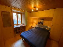 Double Bedrooms 5 minute walk to ski lift，位于勒沙布勒的酒店