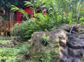 Le MORNE Aux F0US Cabanes & Jardin Tropical，位于德赛的酒店