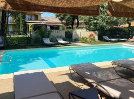 Logis Hôtel La Bastide De Grignan & Restaurant La Chênaie，位于格里尼昂的酒店