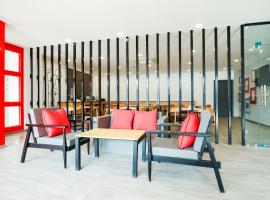 Super Townhouse Prithvi Resort Near Phoenix Palassio，位于Nilmatha的酒店
