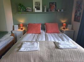 Farmroom with Sauna and Aurora，位于纳尔维克的酒店