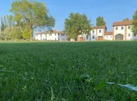 Agriturismo con piscina immerso nella natura La Bisa