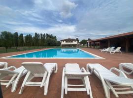 Agriturismo con piscina immerso nella natura La Bisa，位于Trecenta的酒店
