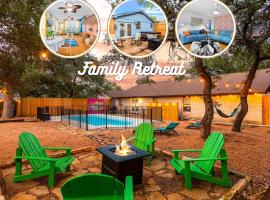 Spacious Ranch Getaway With Hot Tub & Pool，位于约翰逊城的酒店