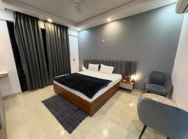 Omaxe New Hazratganj，位于Nilmatha的酒店