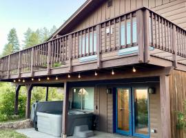 Hot Tub + Views | Cozy Retreat，位于帕戈萨斯普林斯的酒店