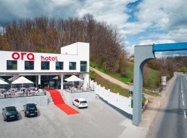 Ora Hotel，位于雷希察的宠物友好酒店