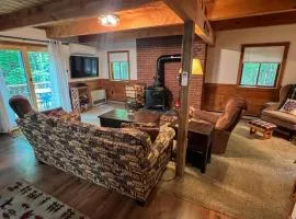 Cozy New Hampshire Retreat Near Attitash Mountain