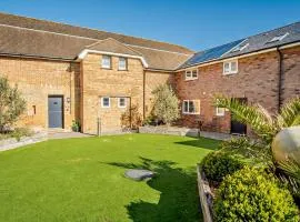 2 Bed in Newport 90244