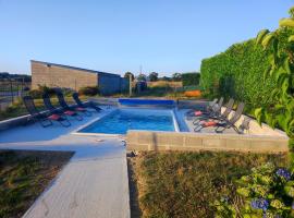 Brocéliande calme breton, spa, wifi, amazon-disney tv, 4 lits, Freebox revolution,draps, café, thé，位于Guer的酒店