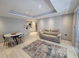 Luxury Marina Apartment, Pool, Views & Prime Location，位于直布罗陀的酒店