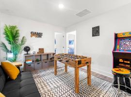 Modern Townhome in Auburn，位于Auburn的酒店
