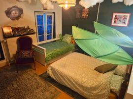 Jurassic Lodge, le repaire des dinosaures，位于Rosnay的酒店