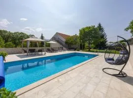 Pet Friendly Home In Krstatice