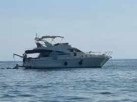 yacht Twenty Seven