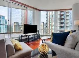 Luxury 2BR Designer Apartment In The Heart Of Downtown!