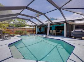 Private Pool and Yard Family Home in Port St Lucie，位于Walton的酒店