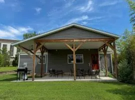 3BR Home - Near The Landing - Free Tickets Included - Cottonwood Cottage