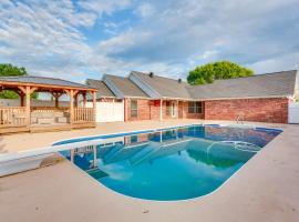 9 Mi to Lake Texoma Calera Escape with Gazebo!