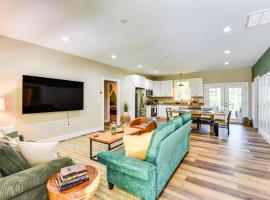 1 Mi to Lake Hartwell Updated Retreat with Patio!
