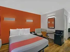 Super 8 by Wyndham Santa Clara