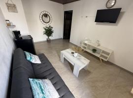 Zeus Guesthouse -Free SJO Airport Shuttle & Car Rental，位于La Garita的酒店