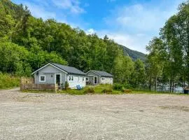 2 Bedroom Awesome Home In Lavik
