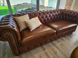 Lotus Grand Home in Mango Hill Sleeps 8