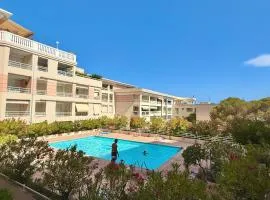 2-Bedroom Apartment with Garage Pool View Golfe-Juan